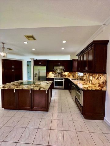7470 NW 1st Place, Plantation, FL 33317