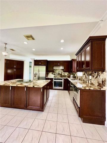 7470 NW 1st Place, Plantation, FL 33317