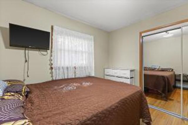 707 W Maplewood COURT, Milwaukee, WI 53221