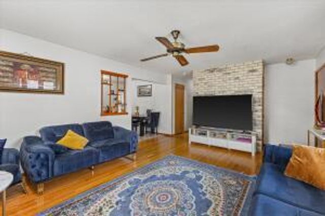 707 W Maplewood COURT, Milwaukee, WI 53221