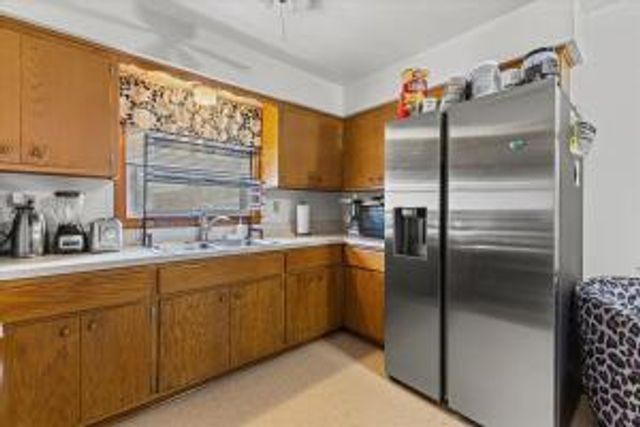 707 W Maplewood COURT, Milwaukee, WI 53221