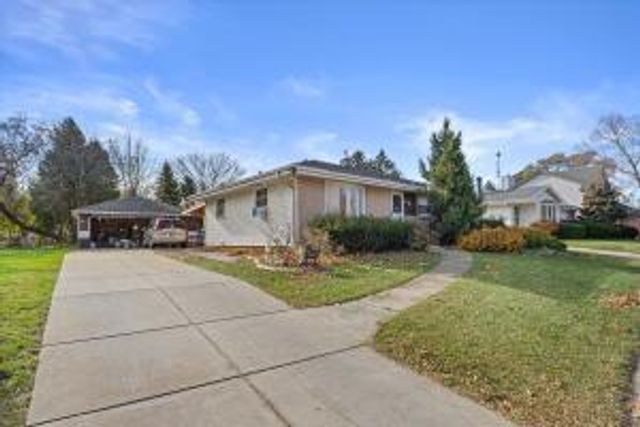 707 W Maplewood COURT, Milwaukee, WI 53221