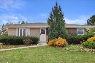 707 W Maplewood COURT, Milwaukee, WI 53221