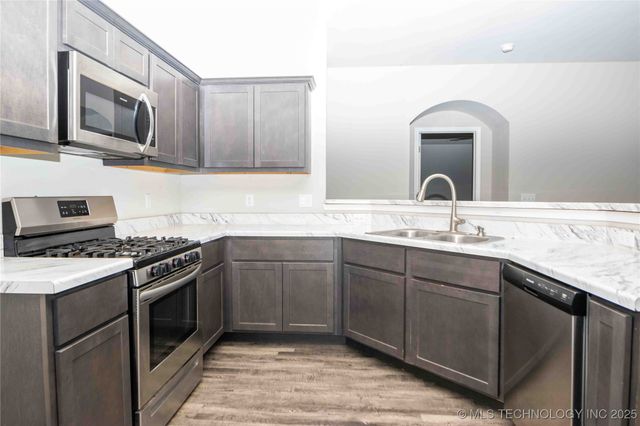 5741 E 146th Street S, Bixby, OK 74008