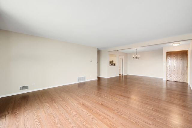 714 Walnut Drive 405, Darien, IL 60561