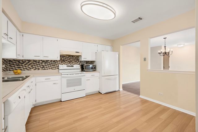 714 Walnut Drive 405, Darien, IL 60561