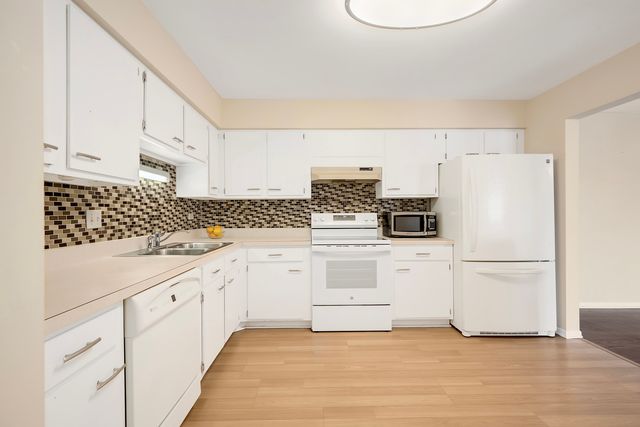 714 Walnut Drive 405, Darien, IL 60561