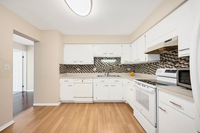 714 Walnut Drive 405, Darien, IL 60561