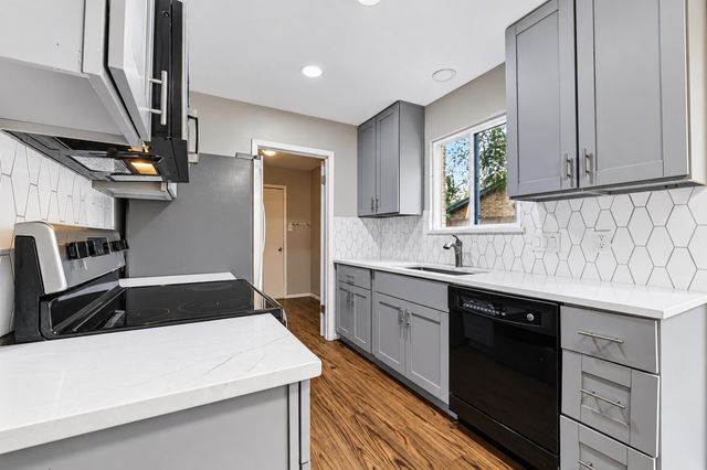 8808 Pineridge DR B, Austin, TX 78729
