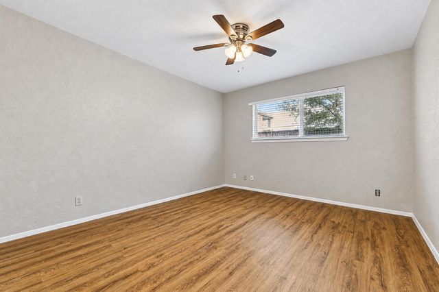 8808 Pineridge DR B, Austin, TX 78729