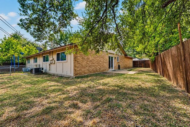 8808 Pineridge DR B, Austin, TX 78729