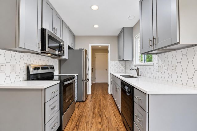 8808 Pineridge DR B, Austin, TX 78729