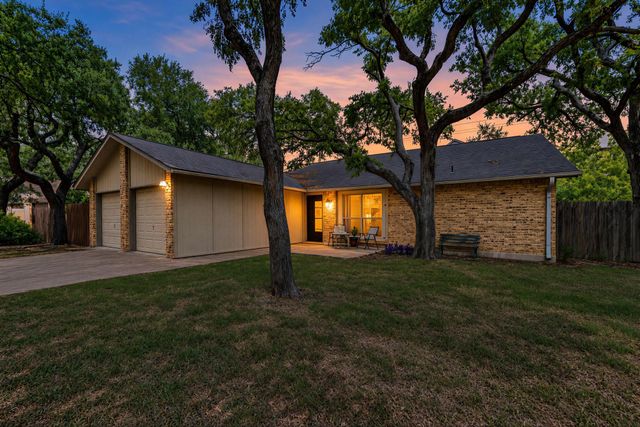 8808 Pineridge DR B, Austin, TX 78729