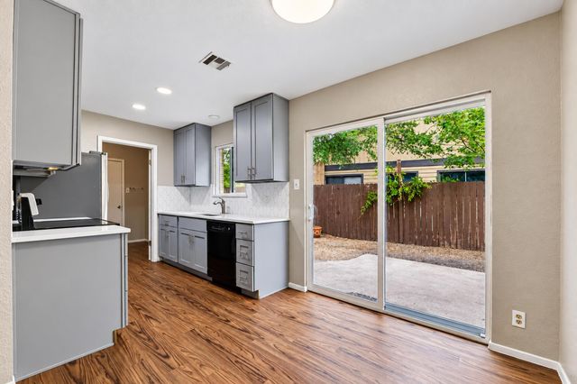 8808 Pineridge DR B, Austin, TX 78729