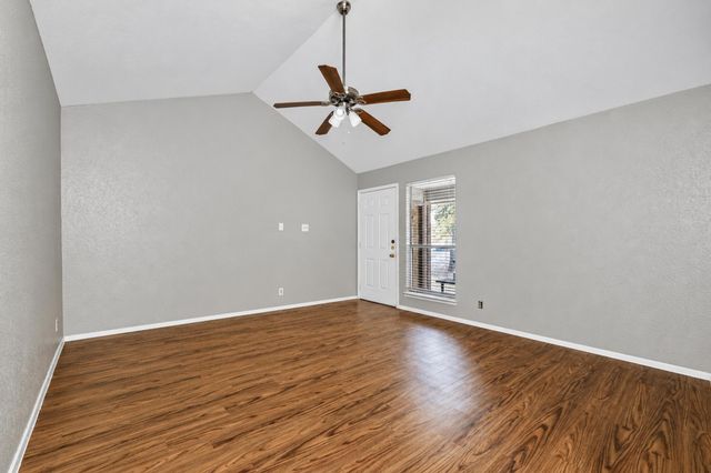 8808 Pineridge DR B, Austin, TX 78729