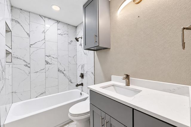 8808 Pineridge DR B, Austin, TX 78729