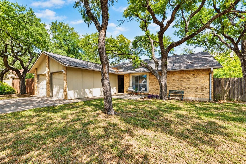 8808 Pineridge DR B, Austin, TX 78729