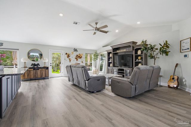 435 Meander Ln, Cantonment, FL 32533