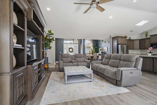 435 Meander Ln, Cantonment, FL 32533