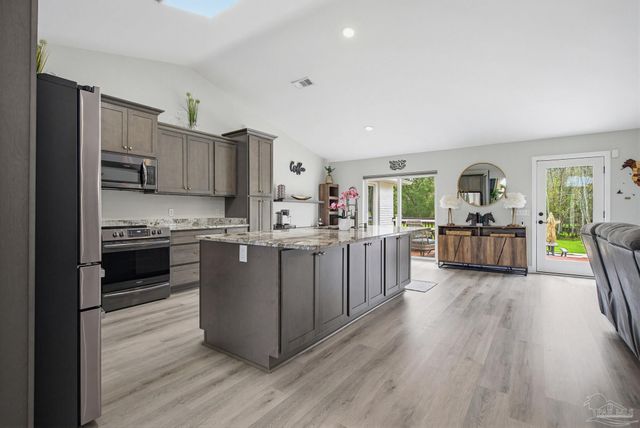 435 Meander Ln, Cantonment, FL 32533