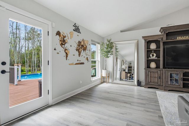 435 Meander Ln, Cantonment, FL 32533