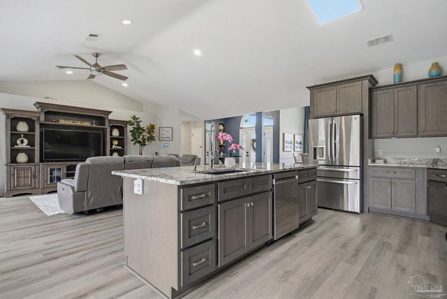 435 Meander Ln, Cantonment, FL 32533