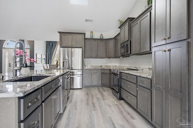 435 Meander Ln, Cantonment, FL 32533