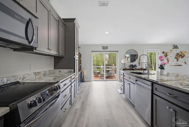 435 Meander Ln, Cantonment, FL 32533