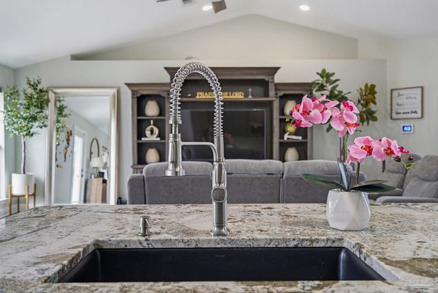 435 Meander Ln, Cantonment, FL 32533