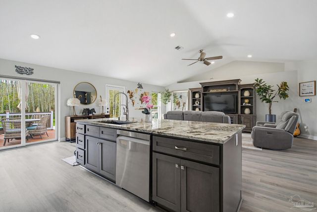 435 Meander Ln, Cantonment, FL 32533