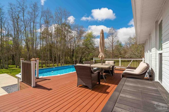 435 Meander Ln, Cantonment, FL 32533