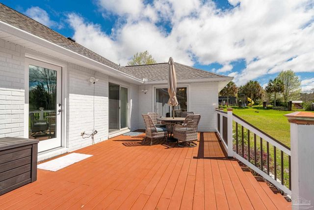 435 Meander Ln, Cantonment, FL 32533