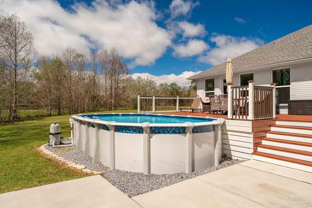 435 Meander Ln, Cantonment, FL 32533