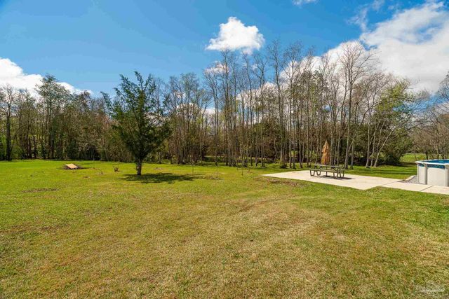 435 Meander Ln, Cantonment, FL 32533