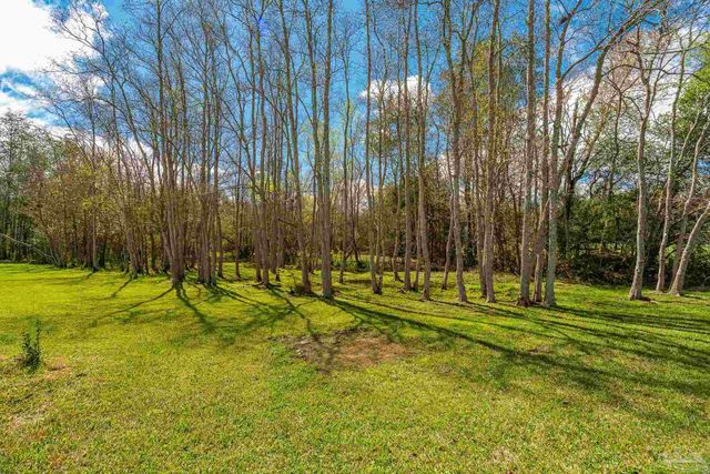 435 Meander Ln, Cantonment, FL 32533