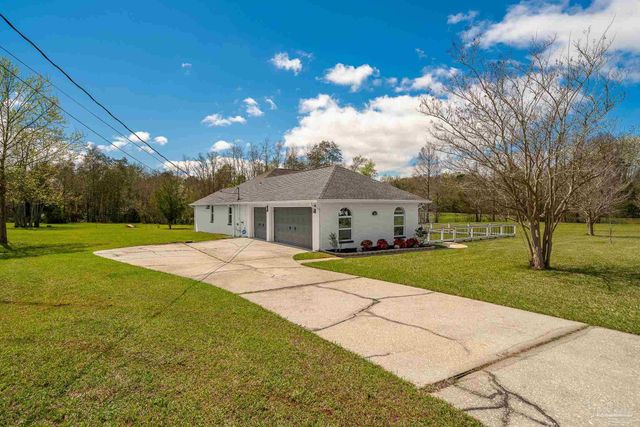 435 Meander Ln, Cantonment, FL 32533