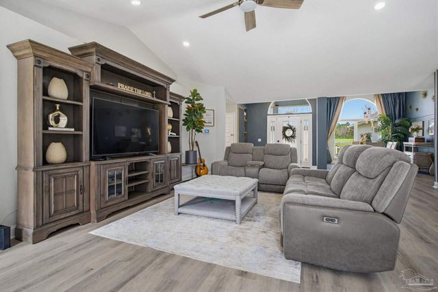 435 Meander Ln, Cantonment, FL 32533