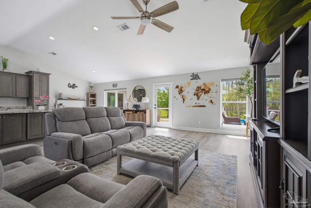 435 Meander Ln, Cantonment, FL 32533