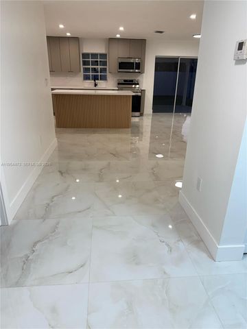 9608 SW 2nd Ln 1, Miami, FL 33174