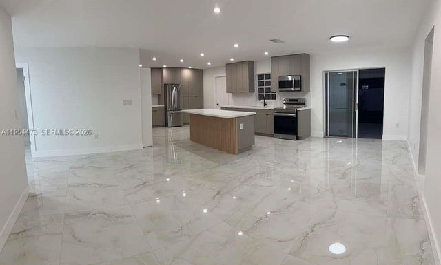 9608 SW 2nd Ln 1, Miami, FL 33174