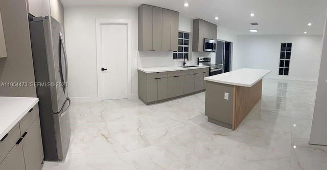 9608 SW 2nd Ln 1, Miami, FL 33174