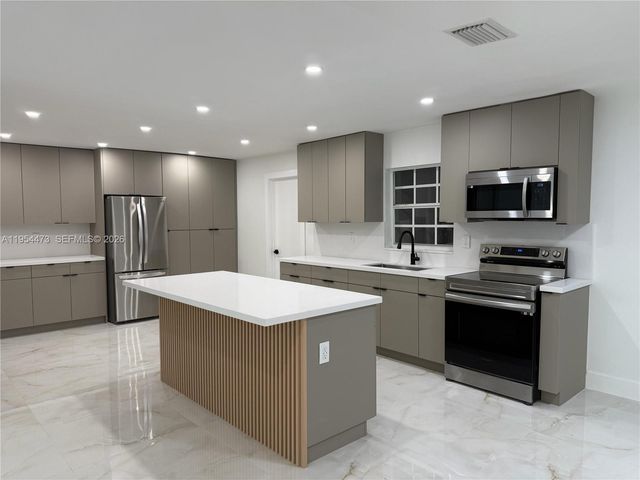 9608 SW 2nd Ln 1, Miami, FL 33174