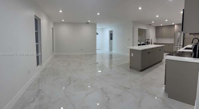 9608 SW 2nd Ln 1, Miami, FL 33174