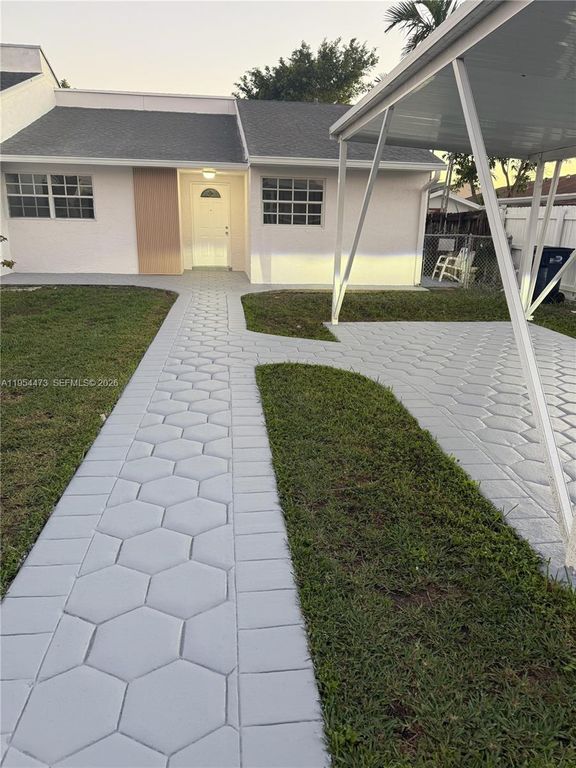 9608 SW 2nd Ln 1, Miami, FL 33174