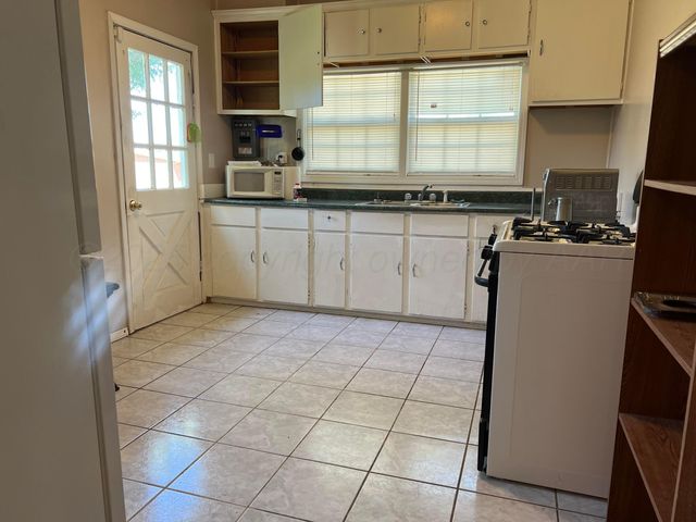 221 S Brandt Street, Spearman, TX 79081