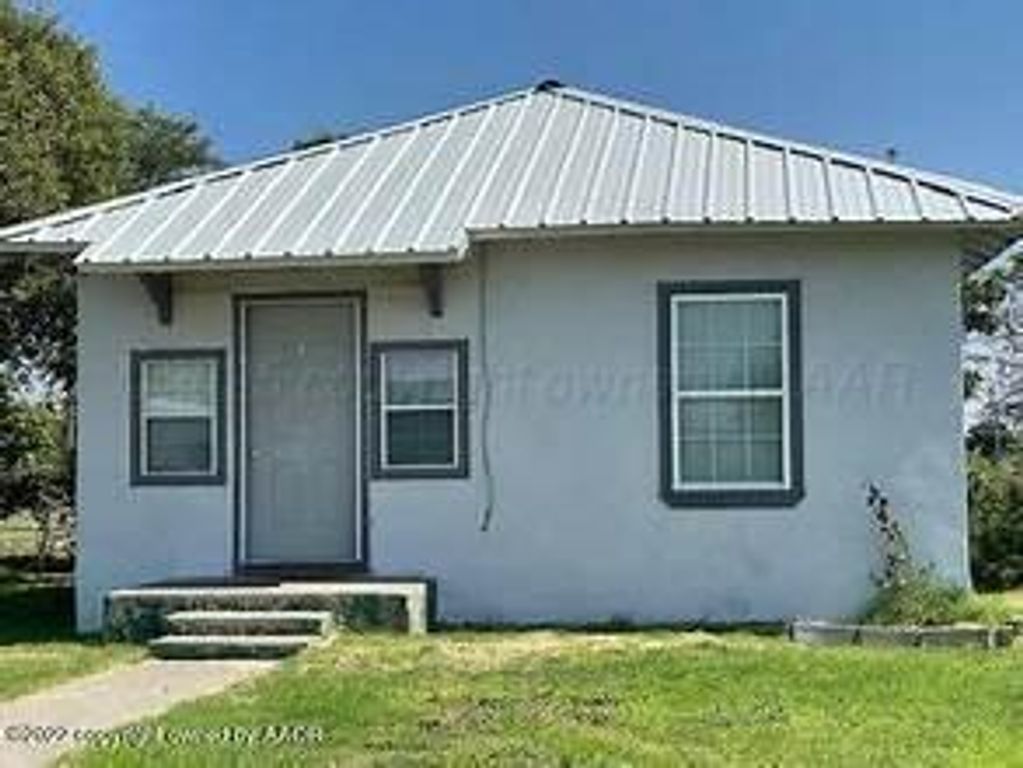 221 S Brandt Street, Spearman, TX 79081