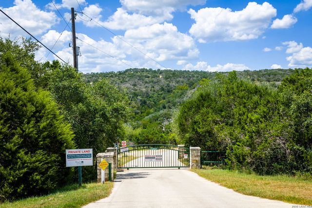 289 LONE CREEK CIR, New Braunfels, TX 78132
