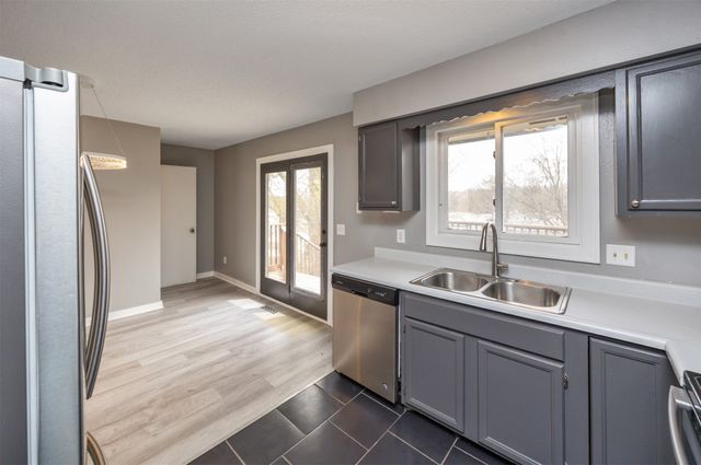 701 Hickory Hill Lane, Des Moines, IA 50317