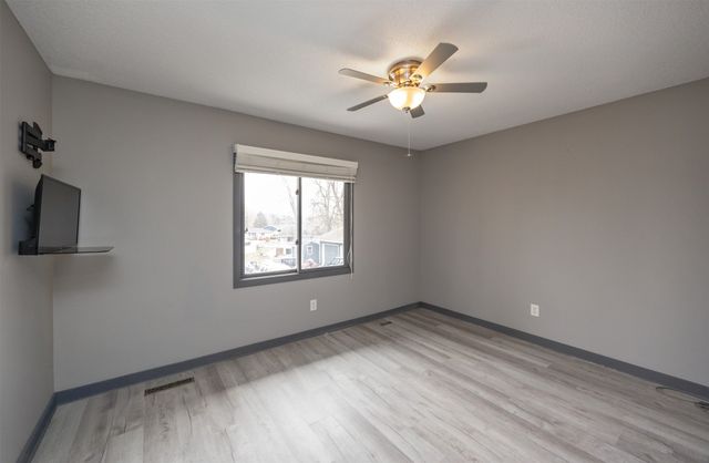 701 Hickory Hill Lane, Des Moines, IA 50317