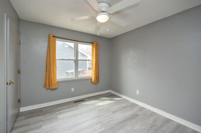 701 Hickory Hill Lane, Des Moines, IA 50317